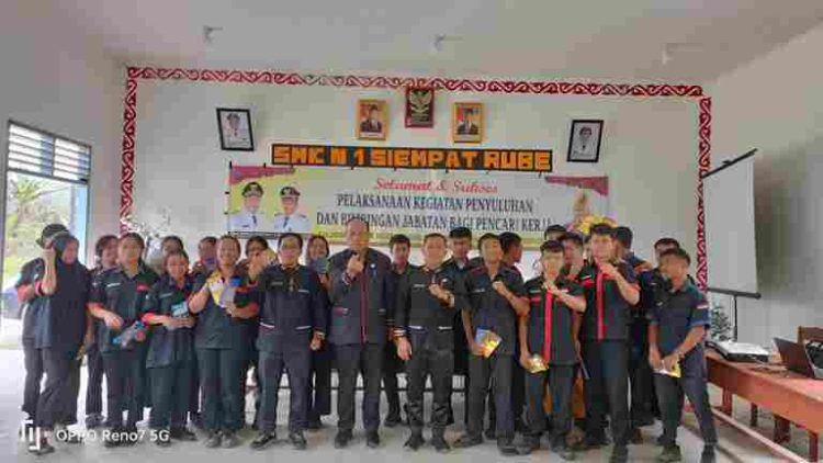 Dinas Sosial Kab. Pakpak Bharat Hadir di SMAN 1 Salak dan SMKN 1 Siempat Rube