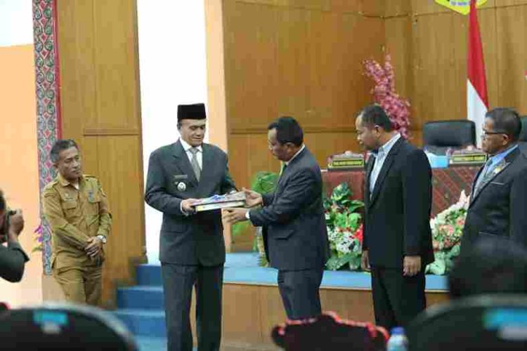 Wakil Bupati Mutsyuhito Solin Hadiri Sidang Paripurna DPRD Pakpak Bharat