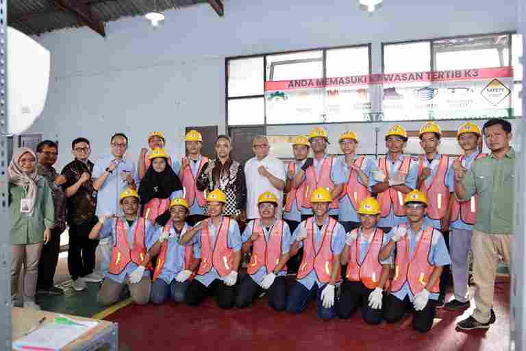 Wamenaker Tekankan Penguatan Kompetensi dan Kemampuan Bahasa untuk Perluas Peluang Kerja