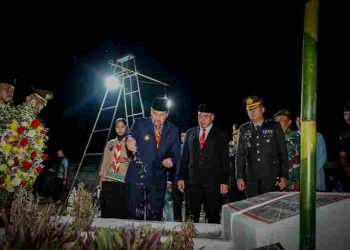 Bupati Batu Bara Hadiri Upacara Malam Taptu dan Pimpin Ziarah ke Makam Pejuang