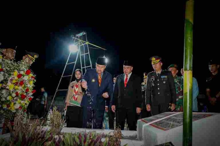 Bupati Batu Bara Hadiri Upacara Malam Taptu dan Pimpin Ziarah ke Makam Pejuang