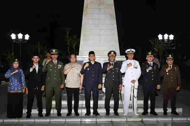 Wawako Tanjungbalai Hadiri Apel Kehormatan dan Malam Renungan Suci di Taman Makam Pahlawan