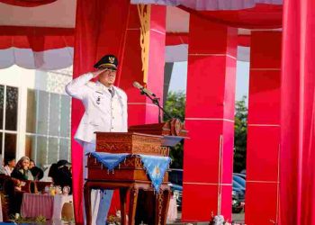 Wabup Syafrizal Pimpin Upacara Penurunan Bendera HUT ke-81 Kemerdekaan RI di Batu Bara