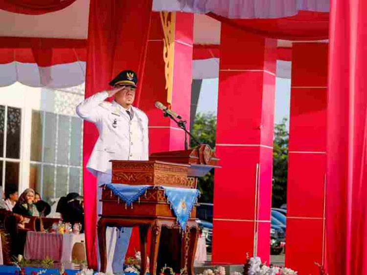 Wabup Syafrizal Pimpin Upacara Penurunan Bendera HUT ke-81 Kemerdekaan RI di Batu Bara
