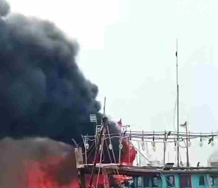 Bom Waktu di Dermaga Gabion: Menelusuri Jejak Mafia BBM Oplosan Belawan