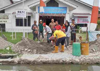 Bangun Kebersamaan dengan Gotong Royong di Kelurahan Semula Jadi