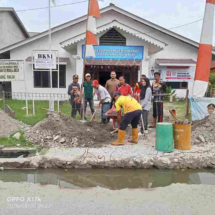 Bangun Kebersamaan dengan Gotong Royong di Kelurahan Semula Jadi