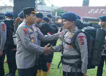 Gunung Sinabung Erupsi, Polda Sumut Siagakan 100 Personel Brimob dan Peralatan Pendukung