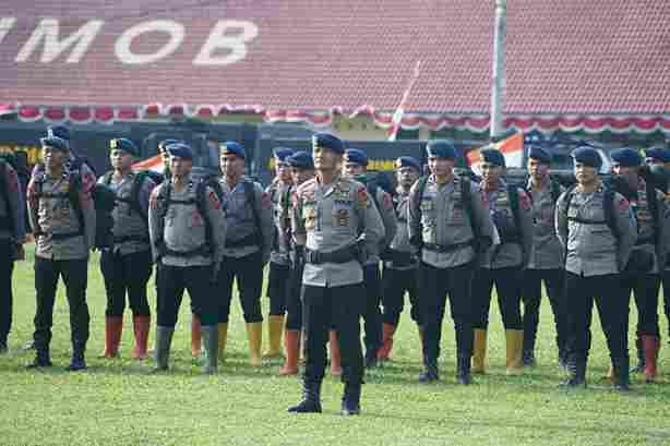 Brimob Sumut Bergerak ke Karo, 100 Personel Siap Temani Warga di Tengah Erupsi Gunung Sinabung