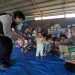 Polres Karo Berbagi Keceriaan, Anak-Anak Pengungsi Sinabung Dapat Bantuan Snack