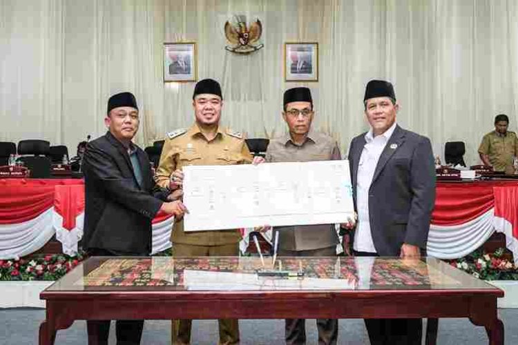 Wabup Batu Bara Hadiri Rapat Paripurna Pendapat Akhir Fraksi terhadap Rancangan KUPA – PPAS