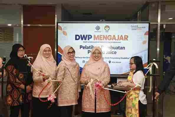 Kemnaker Bekali Penyandang Disabilitas Keterampilan Membuat Jus Sehat