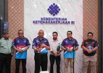 Hadapi Perkembangan Teknologi, Wamenaker Tekankan Peningkatan Kompetensi Teknisi Ponsel