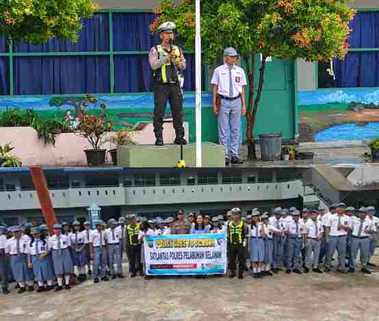 Menegaskan Supremasi Keselamatan di Eraproduktif, Akselerasi Presisi Polres Pelabuhan Belawan: Internalisasi Doktrin Safety Riding dan Edukasi Preventif di Yayasan Perguruan Kristen Hosana