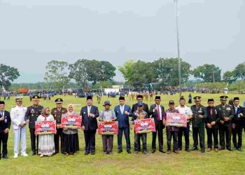 Bupati Batu Bara Pimpin Upacara Hari Kesaktian Pancasila 2026, Serahkan Bantuan Bedah Rumah dan Penghargaan Lomba Kebersihan Sekolah