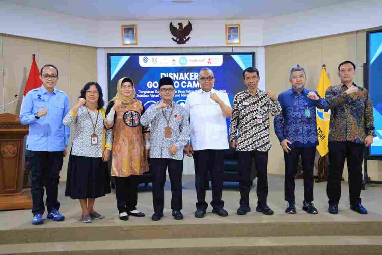 Wamenaker Minta Mahasiswa Bangun Kompetensi, Tak Sekadar Kejar IPK