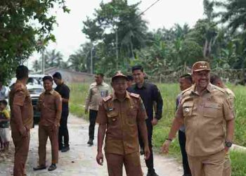 Tinjau Irigasi dan Jalan Desa, Bupati Baharuddin Pastikan Kebutuhan Masyarakat Jadi Perhatian