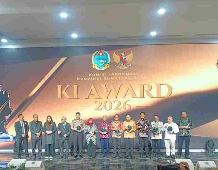 Bupati Batu Bara Raih Achievement Person Award pada KI Sumut Award 2026, Kabupaten Batu Bara Berpredikat Informatif