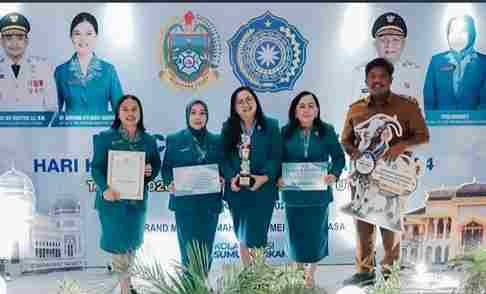 Luar Biasa, di Bawah Binaan Ibu Bupati, TP PKK Toba Berkibar di Tingkat Provinsi Sumut, Bawa Pulang 3 Trofi HKG PKK ke-54
