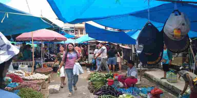 Pasar Tradisional di Porsea Kabupaten Toba Tetap Jadi Nadi Ekonomi Warga