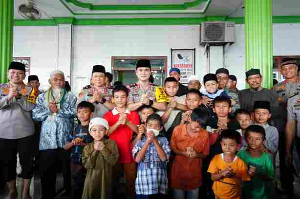 Kapolda Sumut Ajak Masyarakat Perkuat Persatuan dan Perangi Narkoba Saat Salat Jumat di Medan Denai
