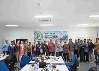 Dukung PLTS 100 GWp, Kemnaker Fasilitasi Sertifikasi 60 Calon Asesor